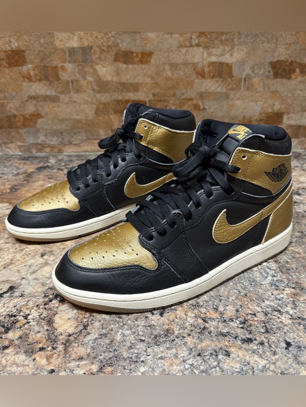 Nike Air Jordan 1 Retro High OG Black Metallic Gold Mens shoe DZ5485-071 Sz 11.5